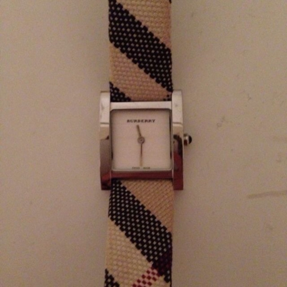 burberry women watch - Picture 2 of 4